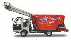 antares vertical self propelled diet feeder